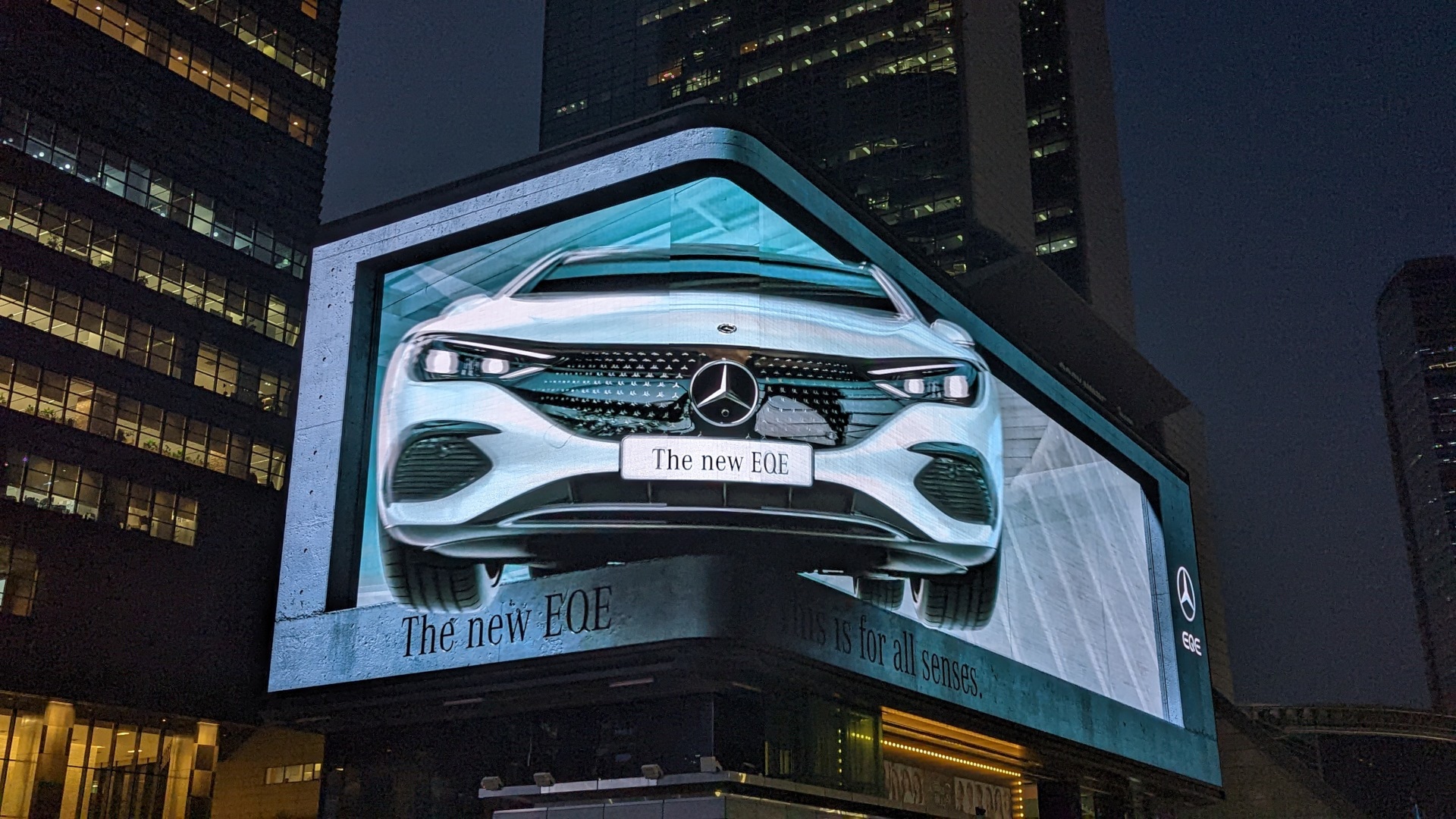 Mercedes EQE DooH-Campaign in Seoul (Photo: invidis)