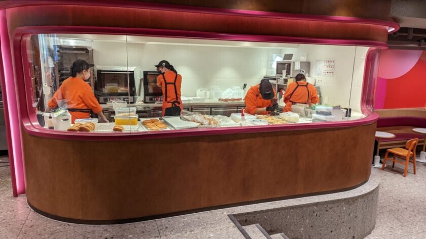 Dunkin Donuts experience restaurant in Seoul (Photo: invidis)