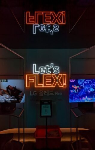 LG Flex showcase in Seoul (Photo: invidis)