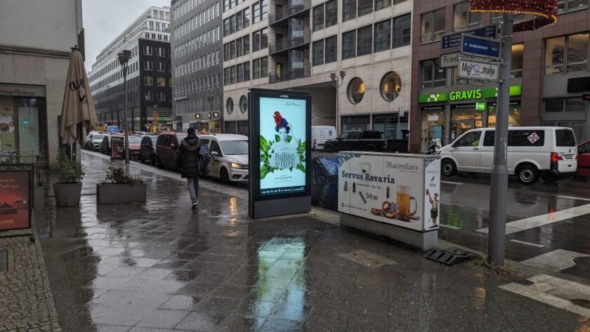 Too bright in Berlin - DooH Screens (Photo: invidis)