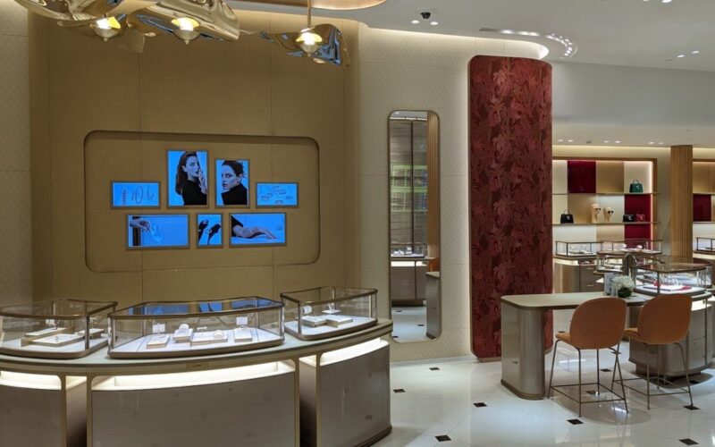 Cartier Design-Display at Bangkok airport (Photo: invidis) 