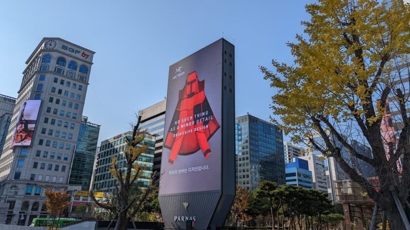 LG Parnas - Seoul's freestanding DooH-landmark (Photo: invidis)