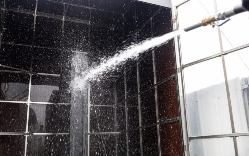 Display in the water testing facility (Photo: DynaScan)