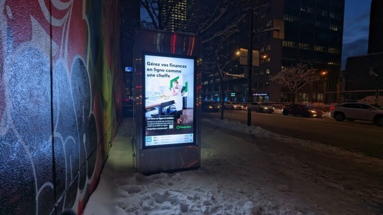 Too bright in Montreal - DooH-Screen (Photo: invidis)