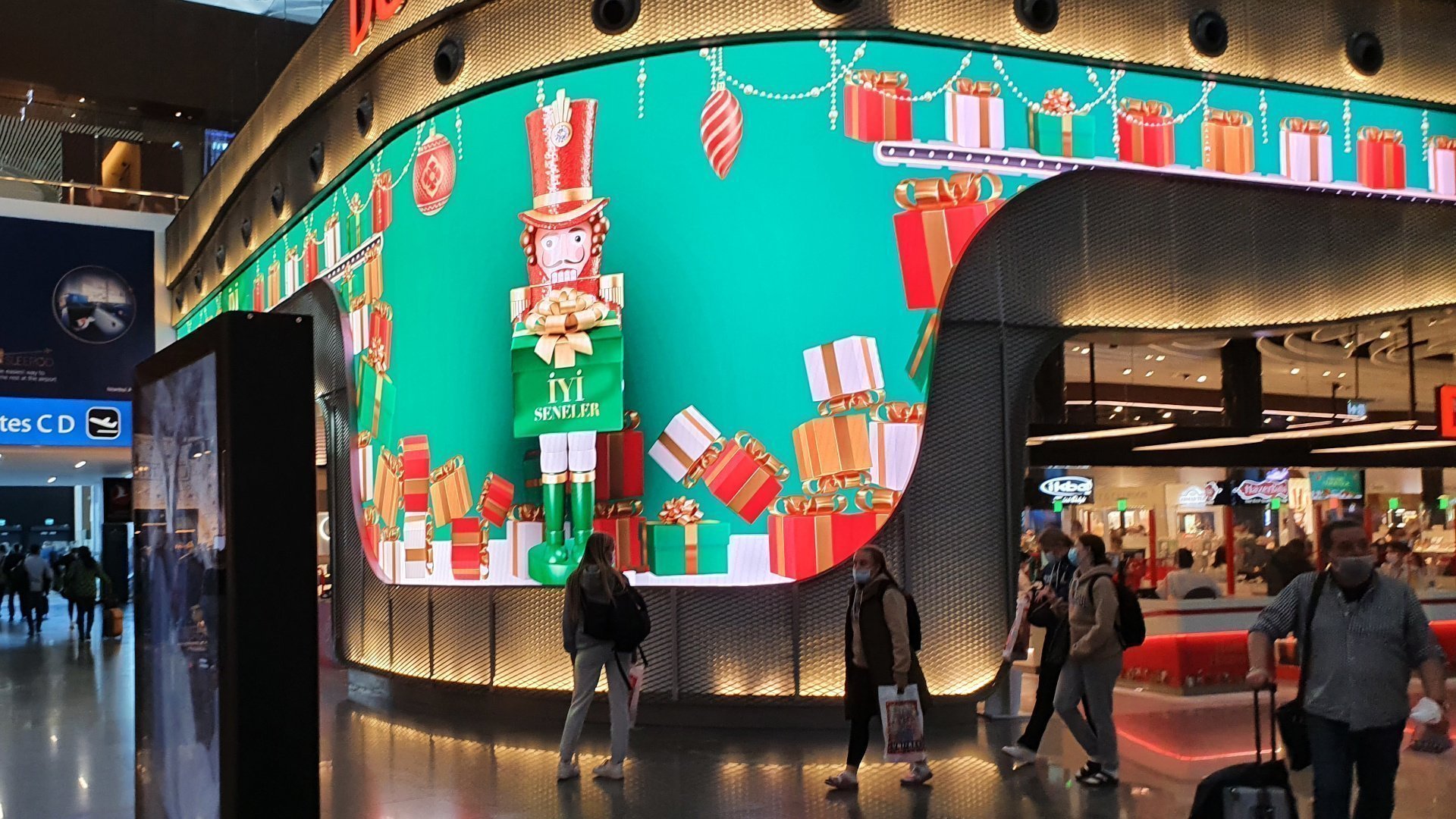 Christmas at Istanbul Airport (Photo: invidis)
