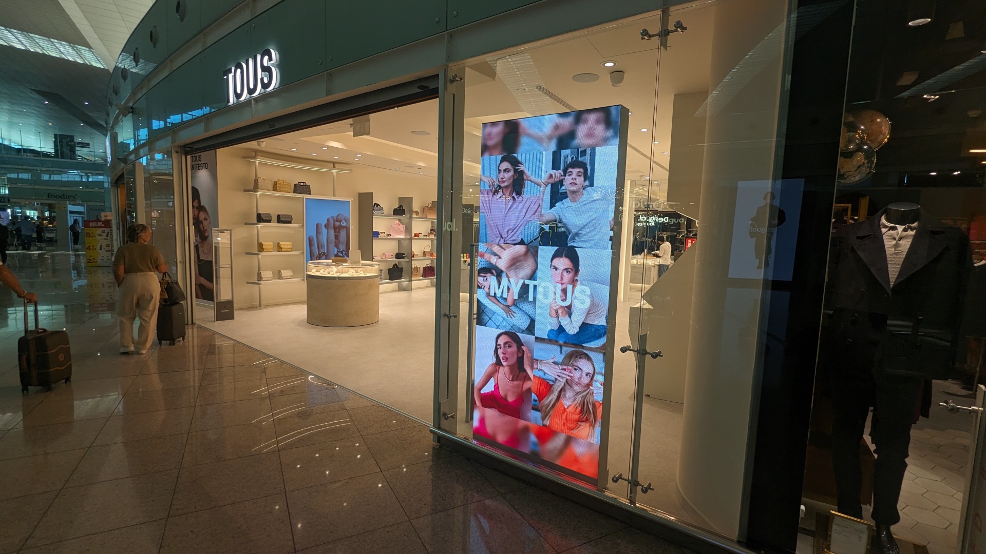 Blurred Borders are becoming more popular in digital signage (Photo: invidis)