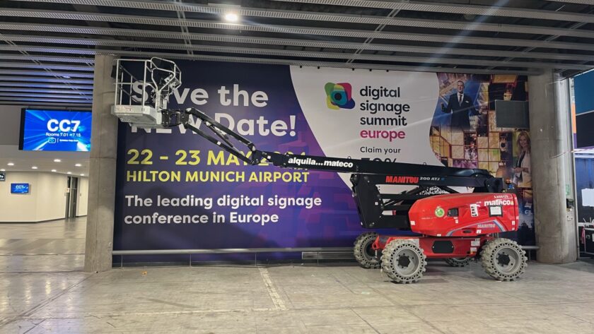 ISE 2024 Build-up in the digital signage hall 6 (Photo: invidis)