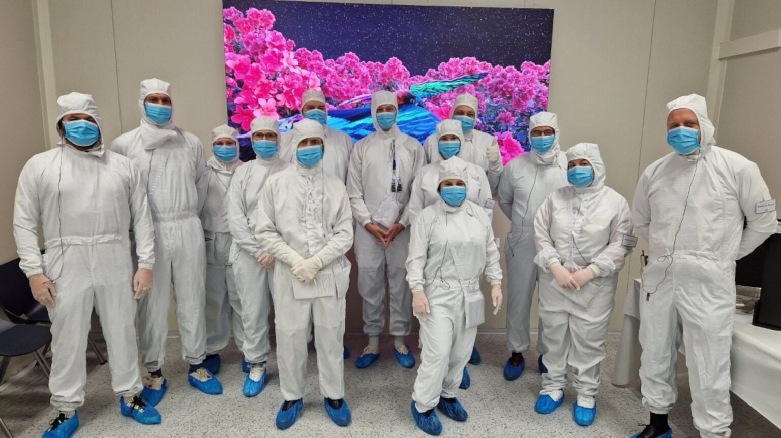 No access without protective suit - invidis at Samsung Galanta (Photo: Samsung)