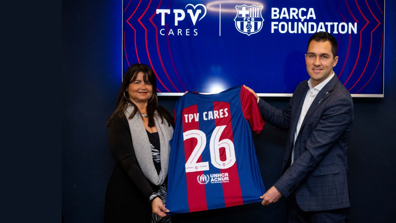 TPV Cares and FC Barcelona Foundation sign contract: Victoria Orellana, International PR Manager at TP Vision, (left) with Stefan van Sabben, Global Director CSR and Sustainability at TPV (Photo: TPV)