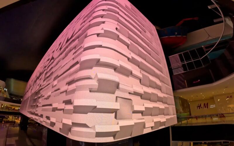 Largest Indoor LED in Dubai - Dubai Mall Aquarium (Photo: Infiled)