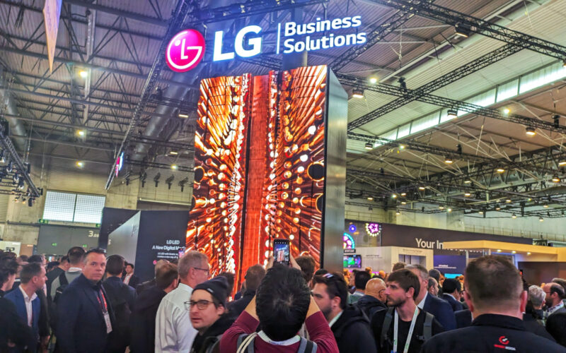 A crowd pleaser at ISE 2024: LG's kinetic LED installation (Photo: invidis)