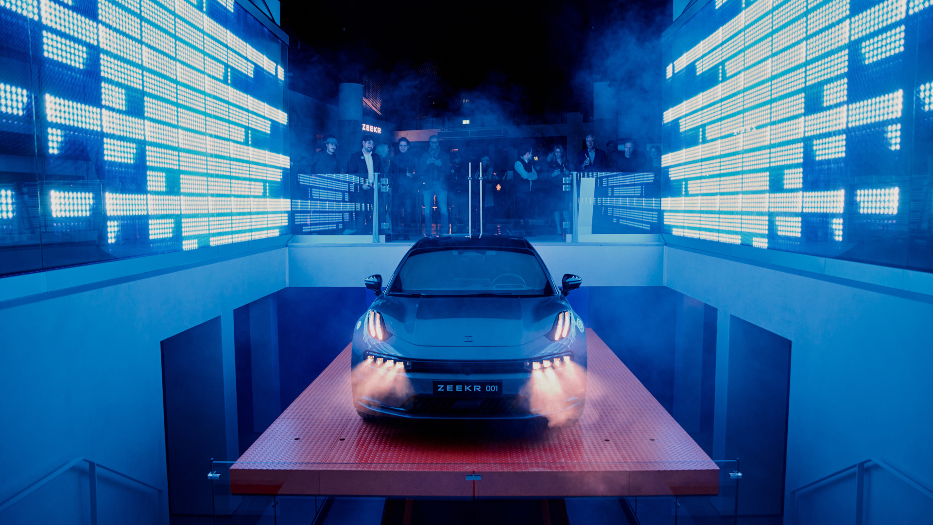 zeekr-impatient-in-the-city-center-invidis