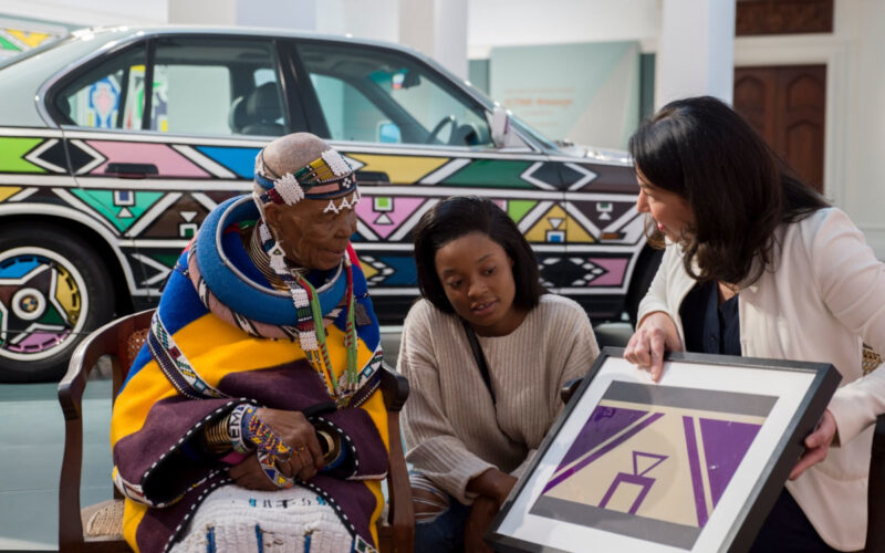 Esther Mahlangu (left) in conversation with Stella Clarke from BMW (Photo: Clint Strydom/BMW Group)