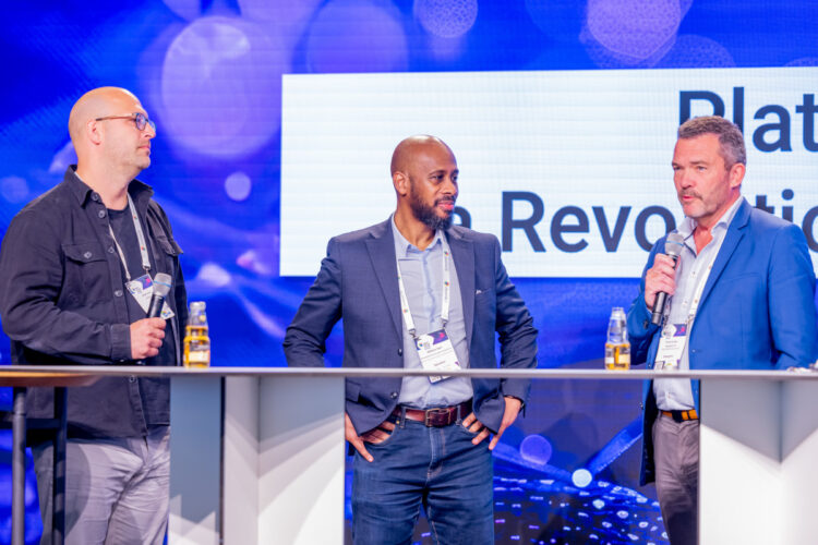 William Sam from Samsung (middle) defending the vision of VXT against judgements from Johan Lind (left) and Frank Larsen (right). (Photo: Maarten Schuth/invidis)