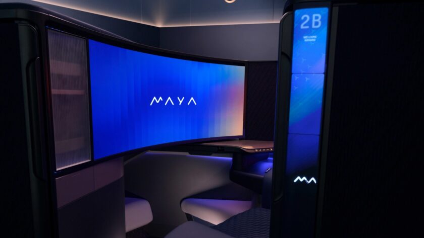 Curved OLED-Screens at 30.000 ft (Image: Panasonic)