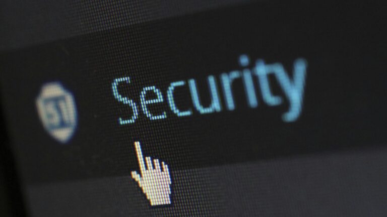 Cybersecurity in digital signage (Image: Pixabay)