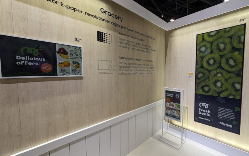 Samsung also showed its 32" e-paper display in a 88" videowall setup. (Photo: invidis)
