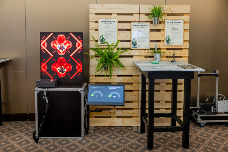 From left to right: Sharp/NEC's Remote Power Switch "Led-RPS-CL-R", Google's ChromeOS Flex and Cingerine's Digital Signage Player (Photo: Maarten Schuth/invidis)