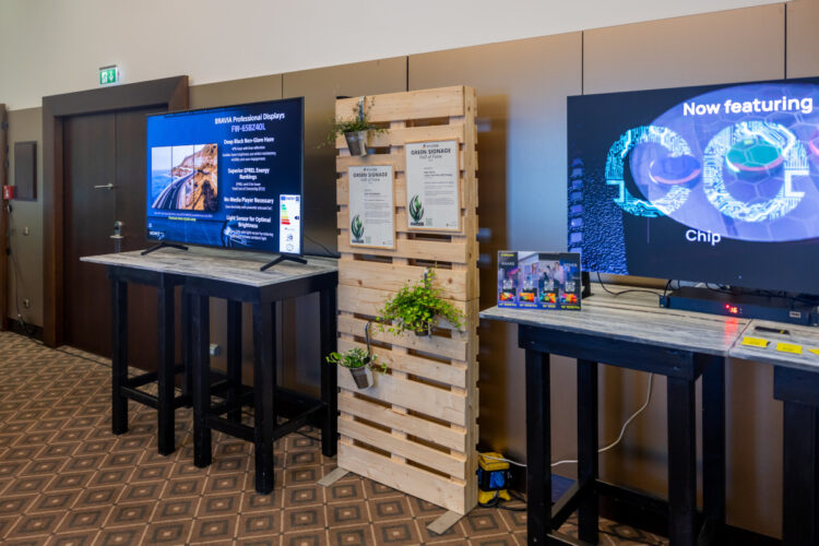 From left to right: Sony's BZ40L Series and LED Studio's Edge Series (Photo: Maarten Schuth/invidis)