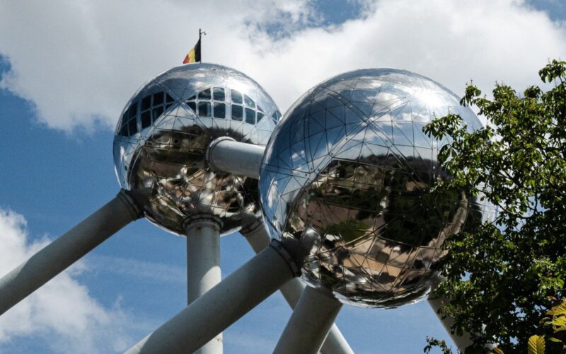 invidis presents the most important Benelux companies in the digital signage sector - shown here: the Atomium in Brussels. (Photo: Single.Earth)