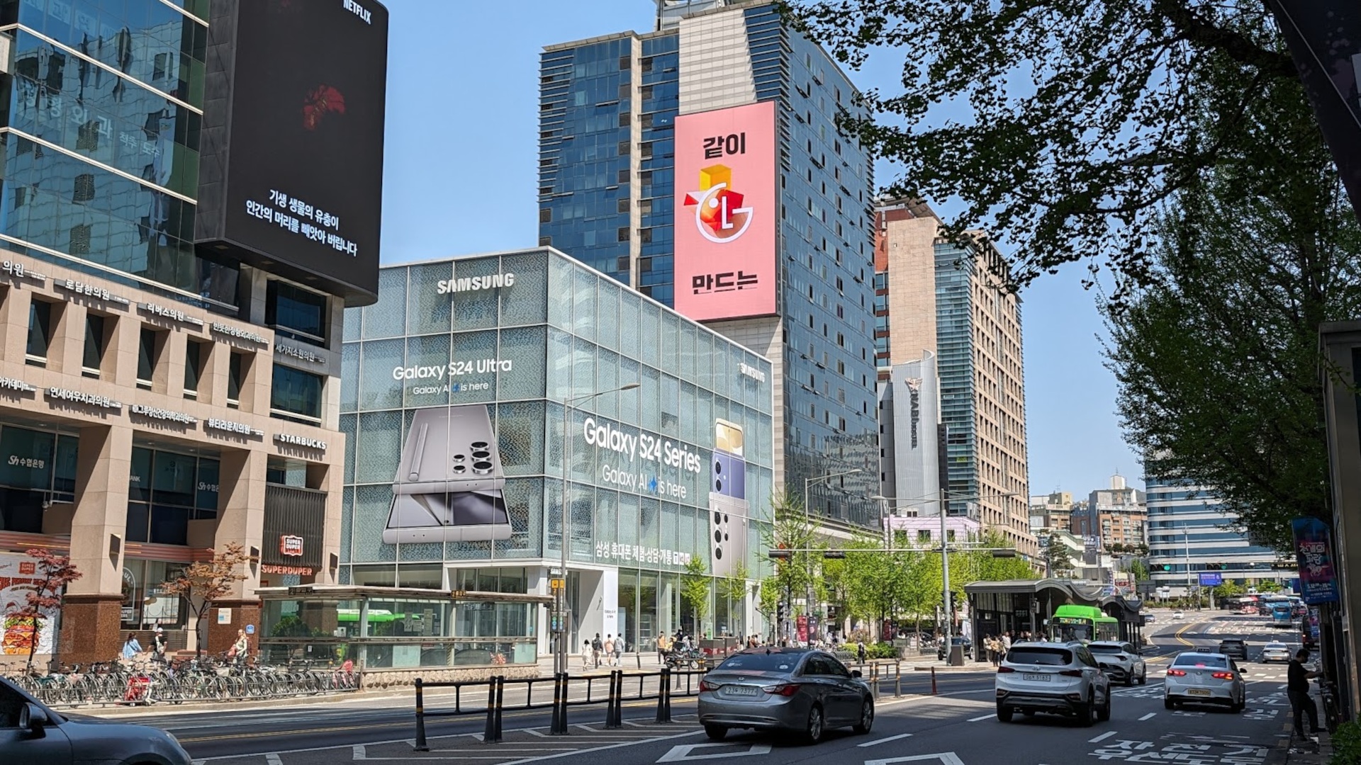 Samsung x LG in downtown Seoul (Image: invidis)