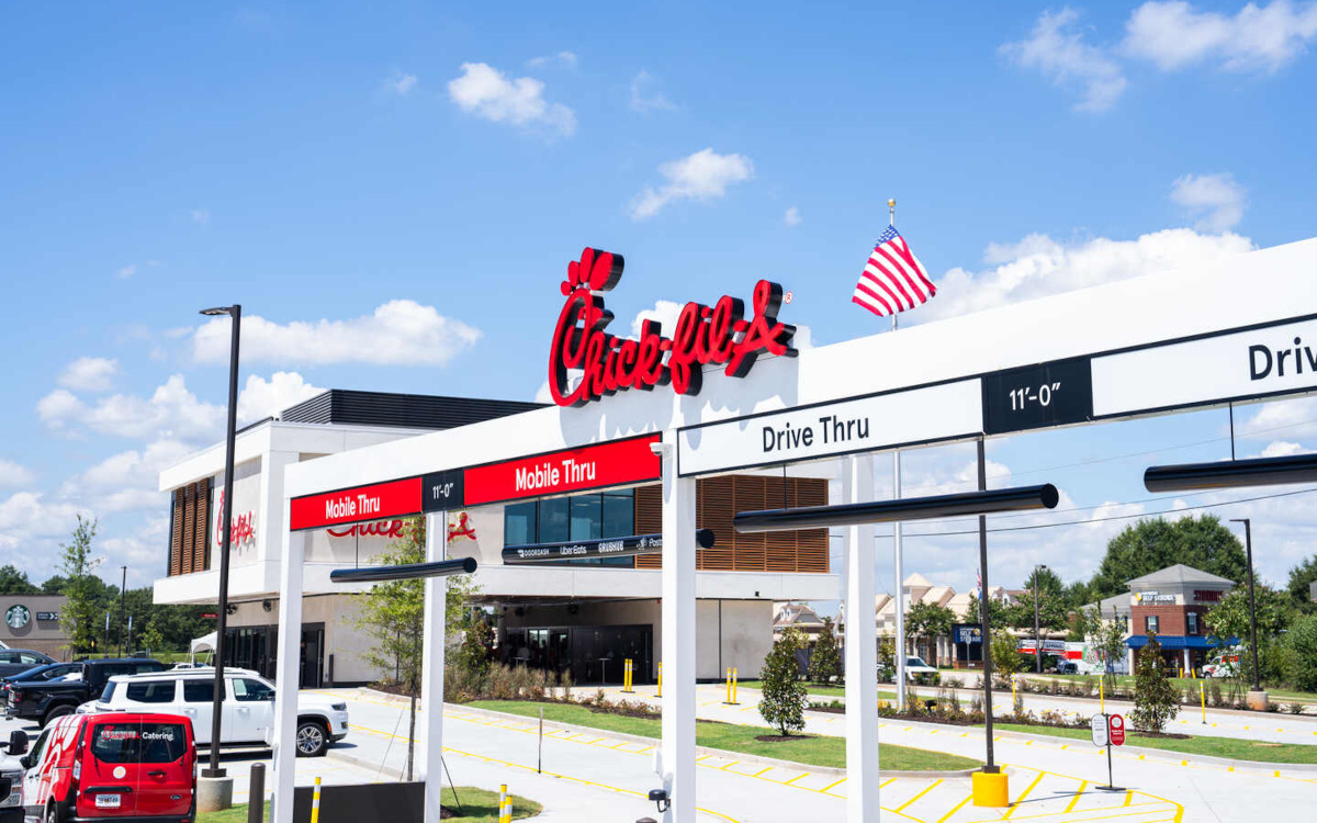 This week on Sixteen:Nine, Dave Haynes covered the opening of Chick-Fil-A's first drive-thru-only store without a single digital menu board. (Photo: Chick-fil-A)