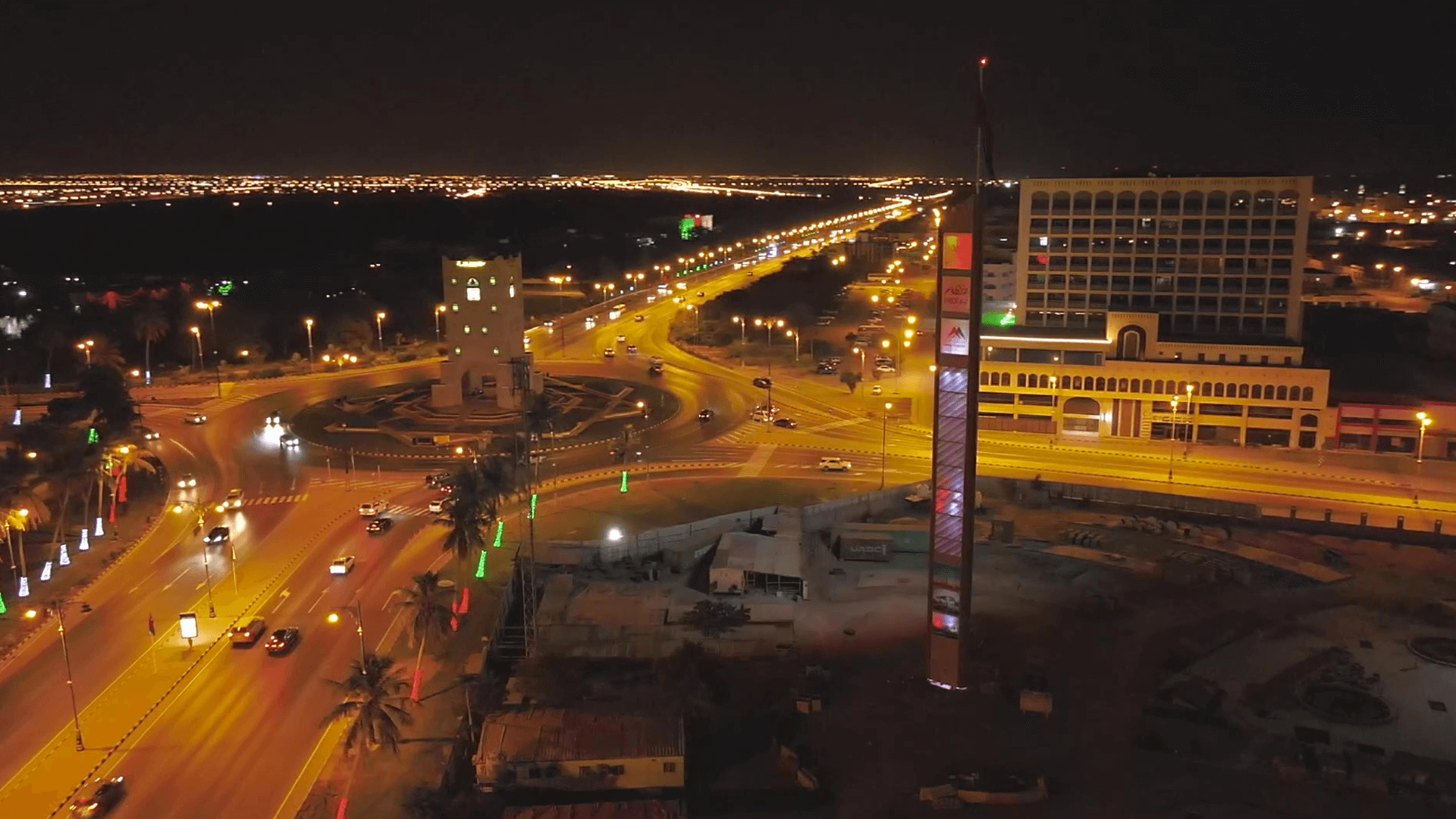 this week on Sixteen-Nine: A telco tower that doubles as DooH surface in Oman (Photo: Oman Tower Company/Hikvision)