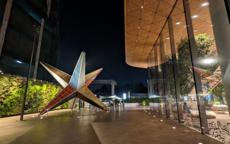 Jio World Drive Shopping Center in Mumbai (Image: invidis)