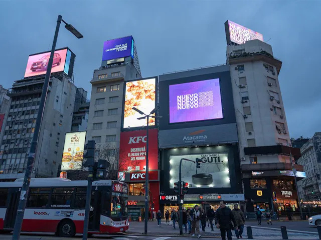 DooH by Peugeot in Buenos Aires (Photo: Taggify)