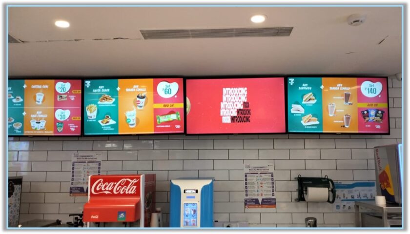 Digital Signage bei 7 Eleven in Indien (Foto: JioThings)