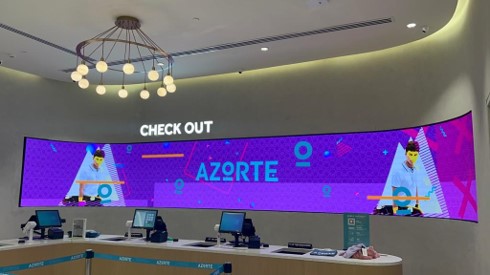 Digital Signage bei Azorte in Indien (Foto: JioThings)