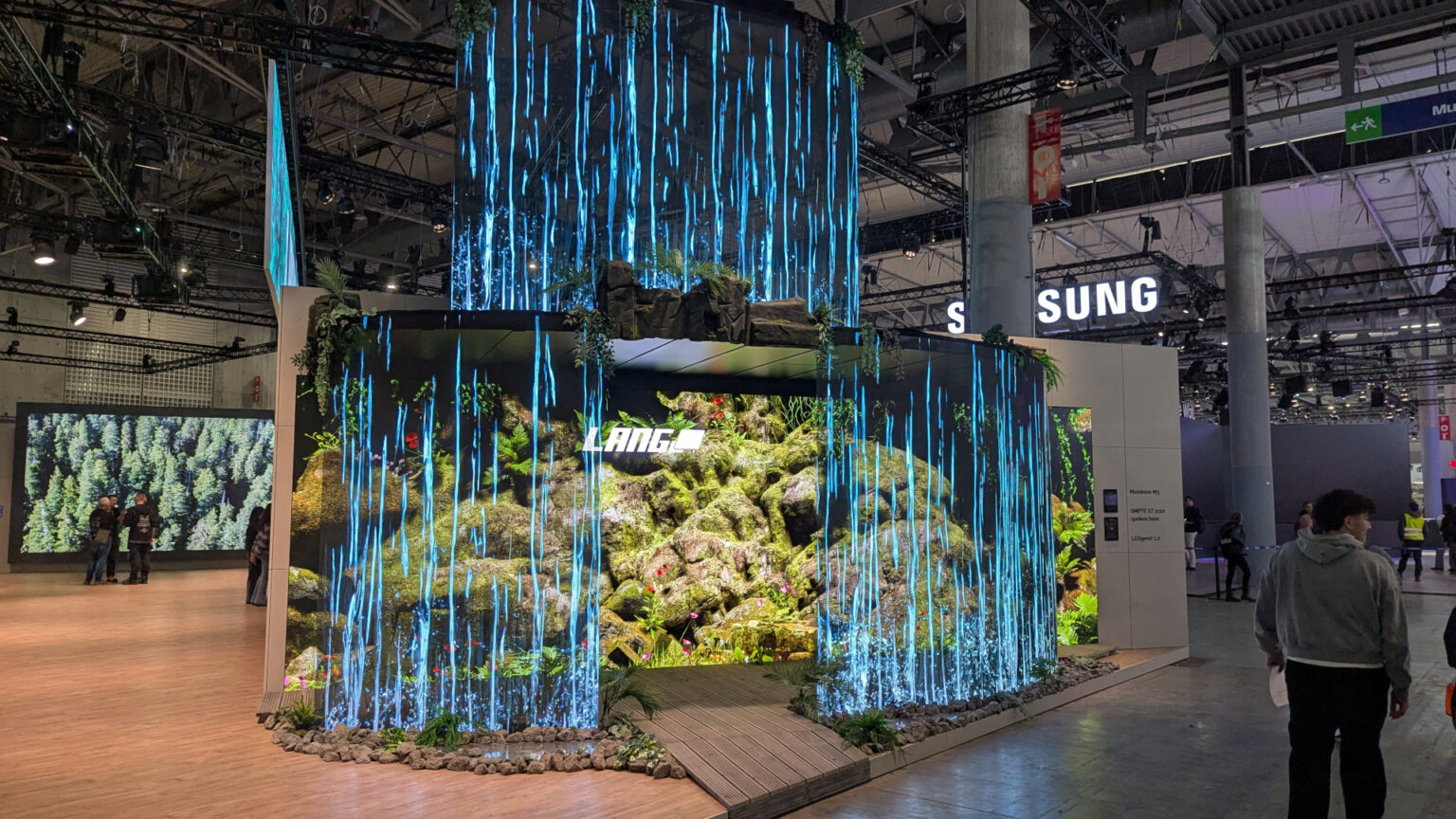 ISE 2025: The Top 10 Digital Signage Trends | invidis