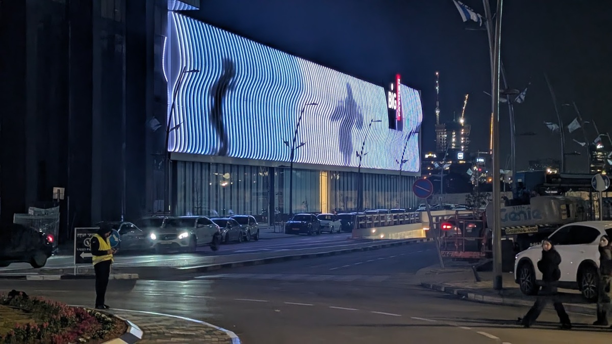 Big Fashion Mall: Transparent in Tel Aviv | invidis