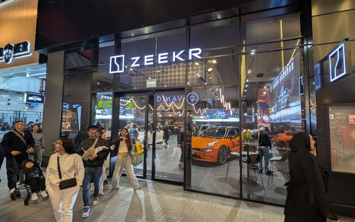 Zeekr: Digital Signage with Paper-Cut Effects | invidis