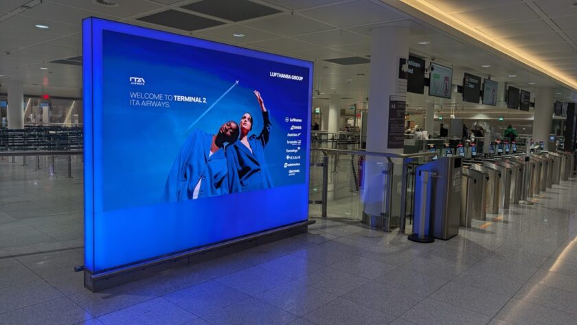 DooH LED with illumination (Image: invidis)