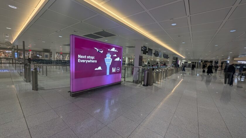 DooH LED with illumination (Image: invidis)