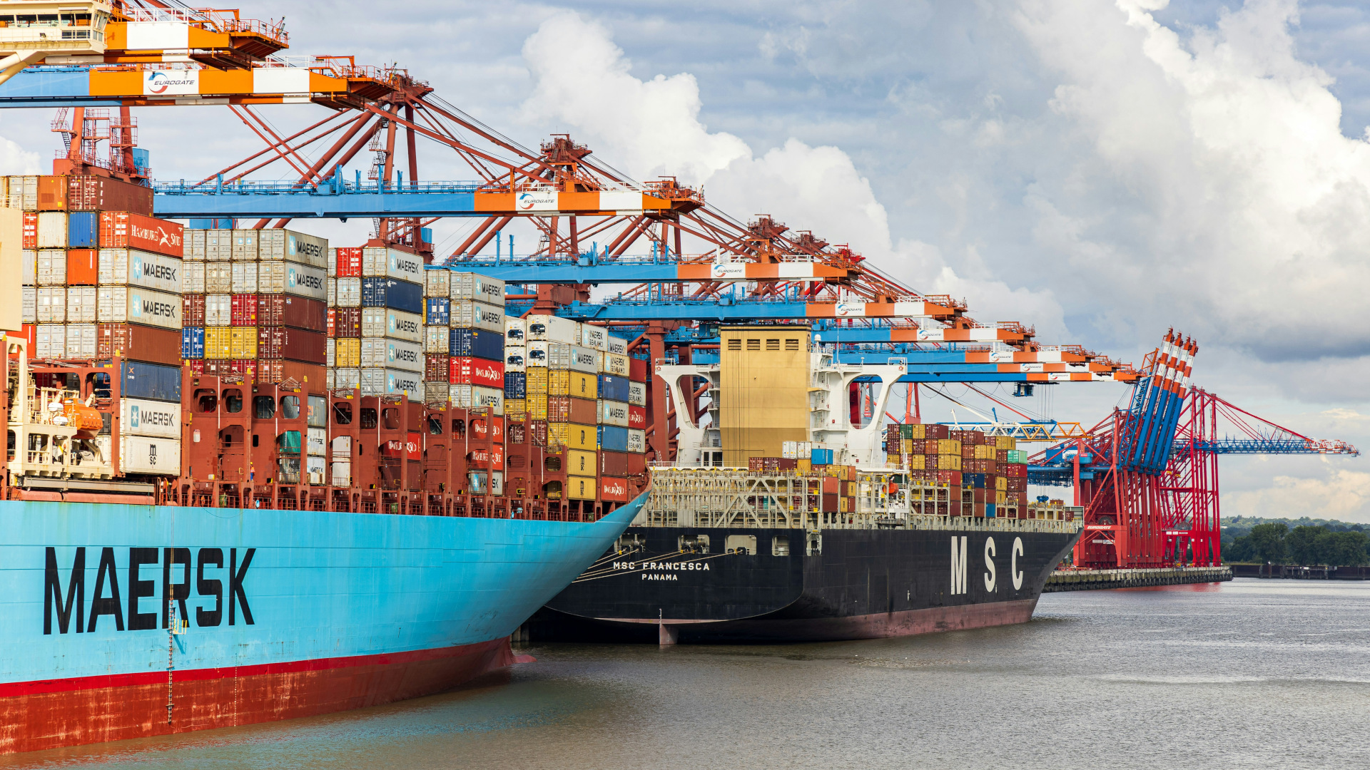 Global supply chains are threatened like never before. (Image Dominik Luckmann/Unsplash)