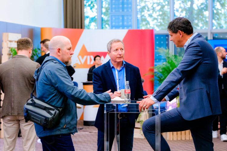 Networking at DSSE 2025 (Image: invidis)