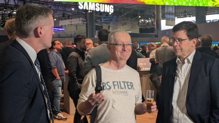 The "BS Filter": Dave Haynes with Florian Rotberg (left) and Stefan Schieker from invidis (Photo: invidis)