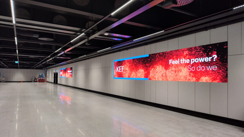LED displays at KEF airport (Image: Ofar)