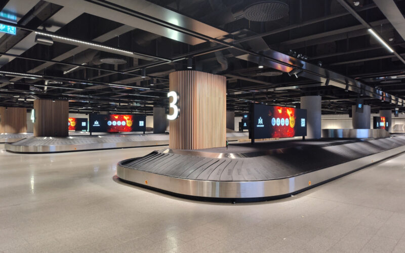 DooH LEDs at KEF Airport (Image: ofar)
