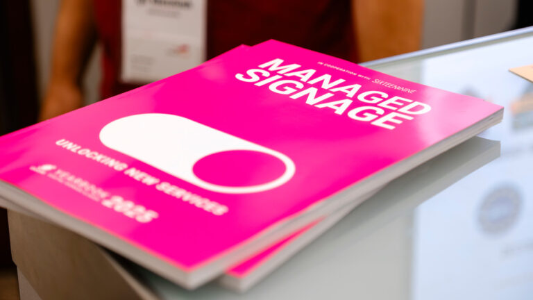 "Managed Signage" - the invidis Yearbook 2025 (Image: invidis)