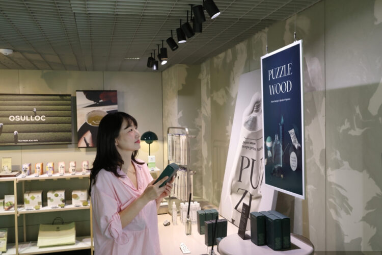 E-Paper at Amorepacific in Seoul (Image: Samsung)