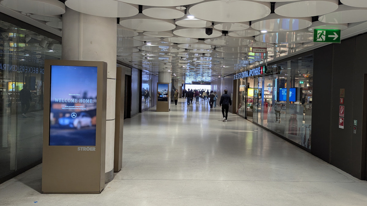 Ströer DooH screens in Munich (Image: invidis)