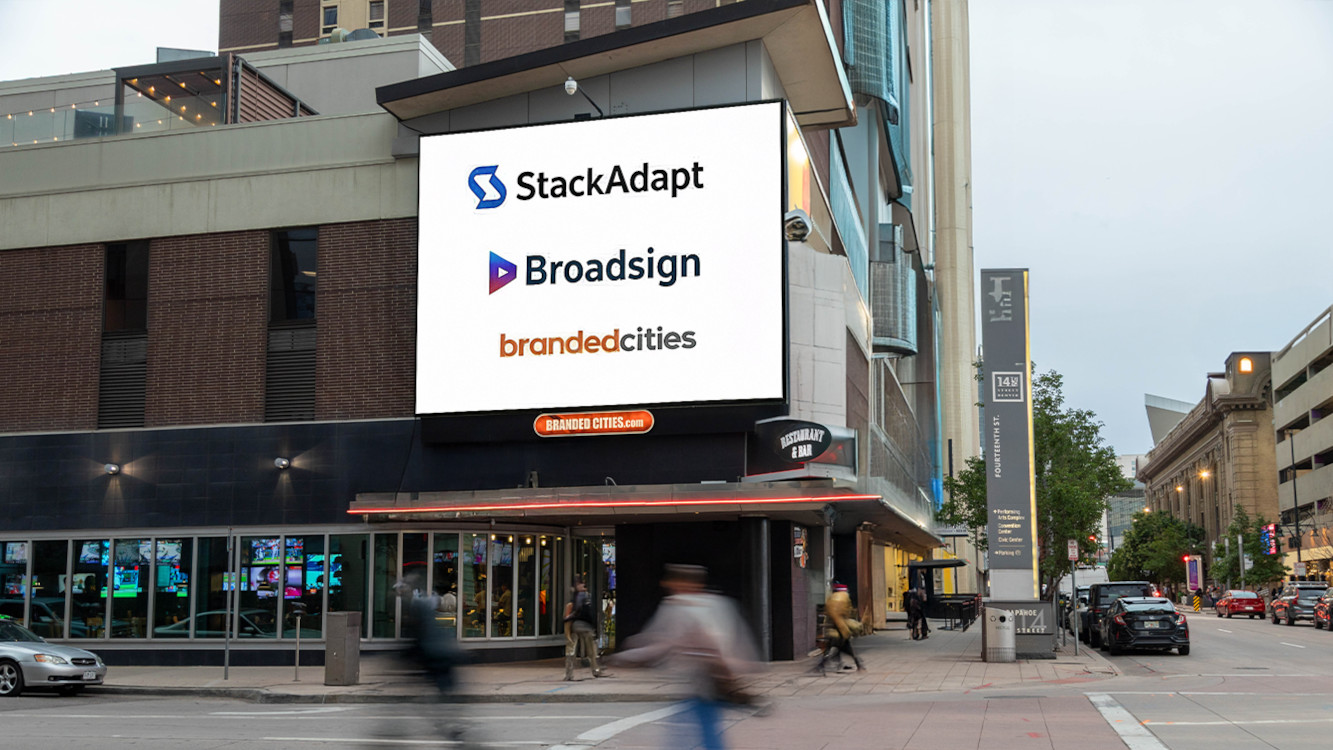 Broadsign, Stackadapt, and Branded Cities cooperate in in-advance DooH bookings. (Picture: Broadsign)