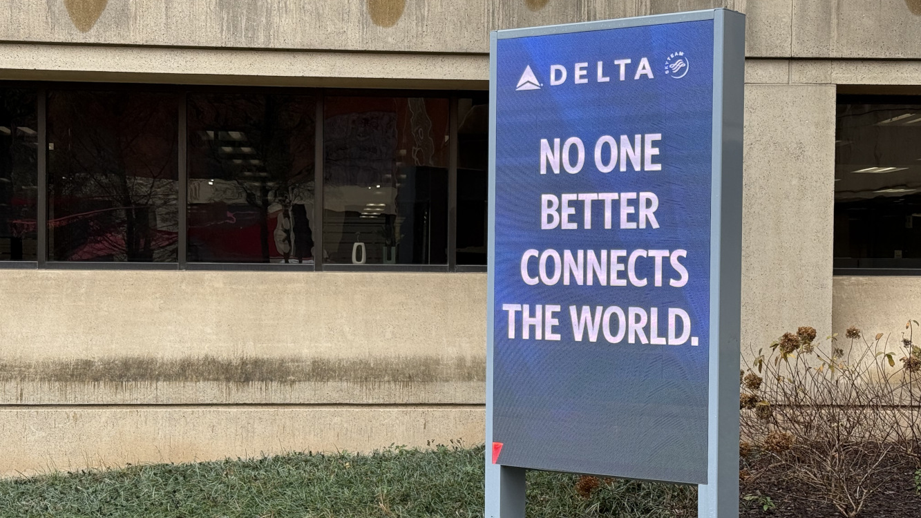 Digital Signage at Delta ATL (Image: invidis)