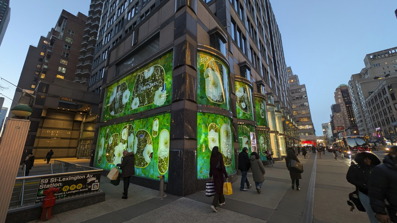 DooH: Immersive Window Experience in Vacant Stores - Perrier Jouet Champagne DooH campaign in NYC (Image: invidis) Perrier Jouet Champagne DooH campaign in NYC (Image: invidis)