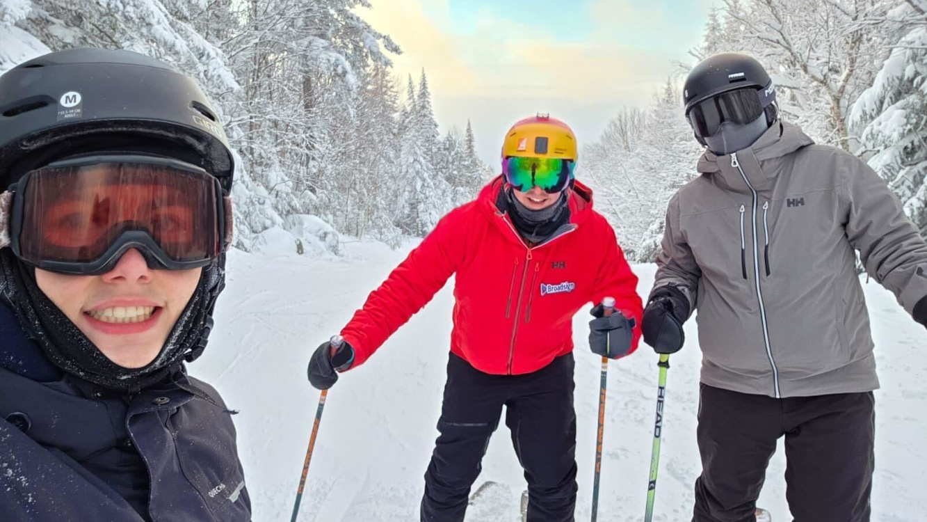 Broadsign raising funds for charity at 24h ski race (Image: Broadsign)