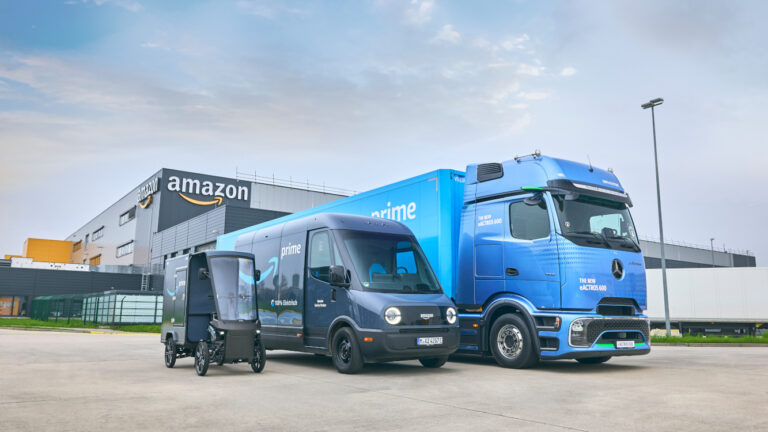 Amazon delivers signage, too (Image: Amazon)