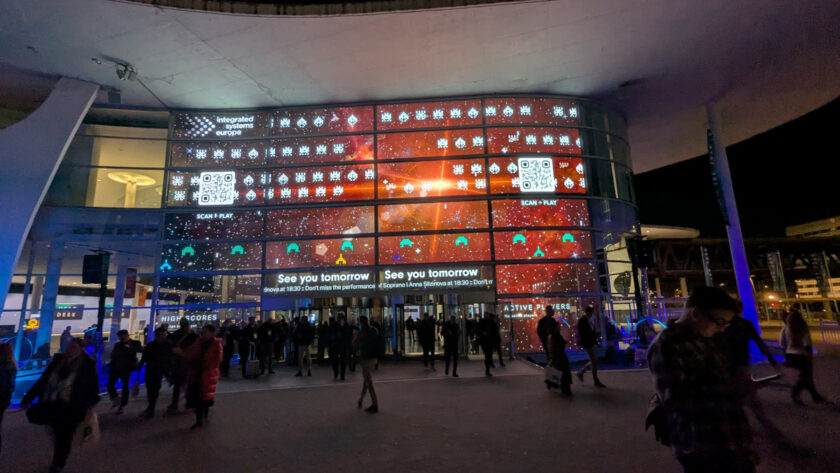 LED wall at the South Entrance of the ISE (Image: invidis)